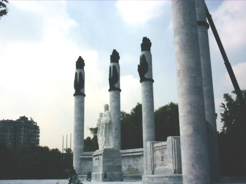 STATUE.jpg