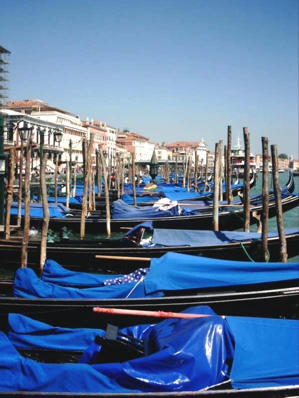 75_venedig_boote.jpg