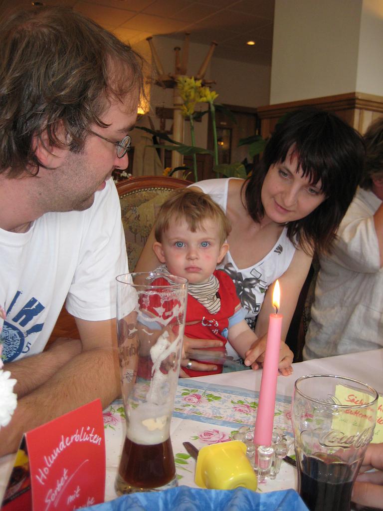 001_FamilyMeeting.jpg