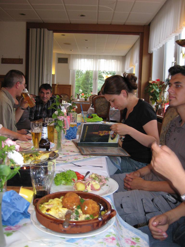 003_FamilyMeeting.jpg
