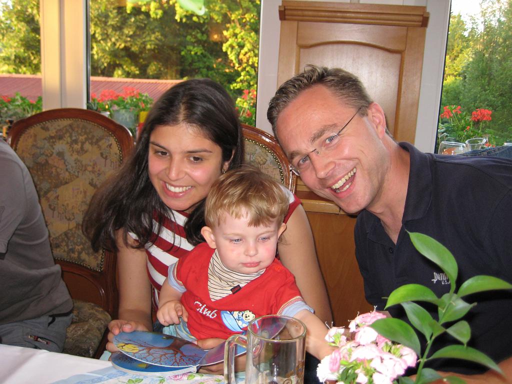 006_FamilyMeeting.jpg