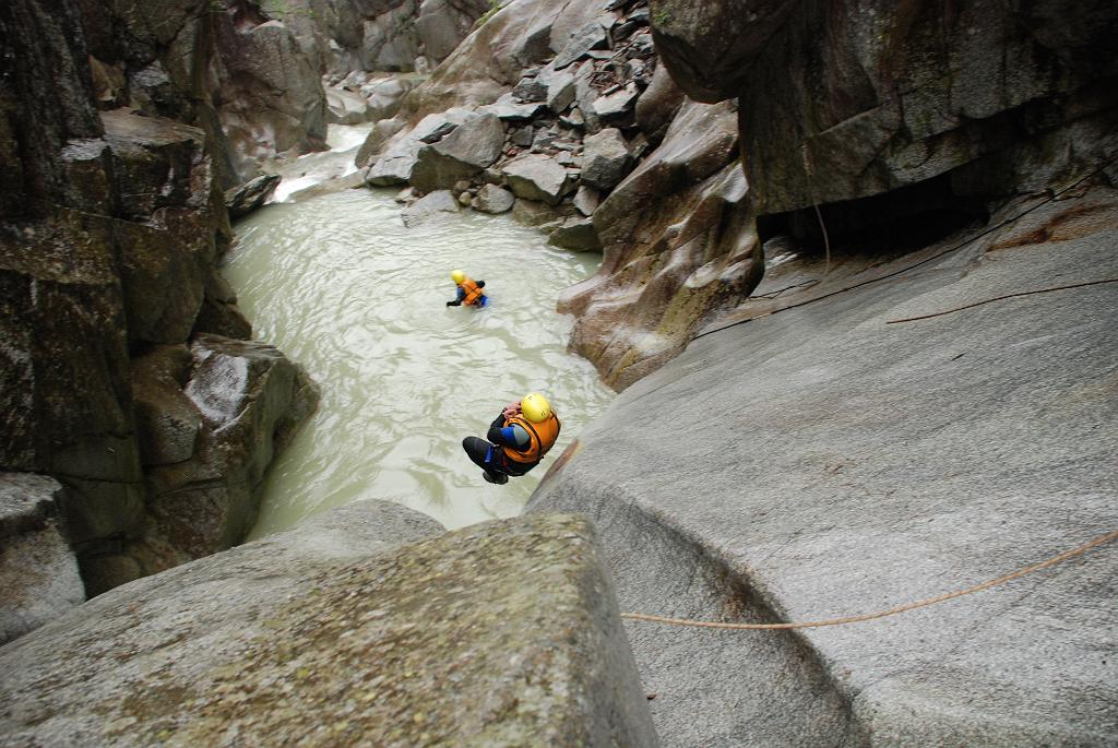 2012_07_Interlaken_Canyoning_009.JPG